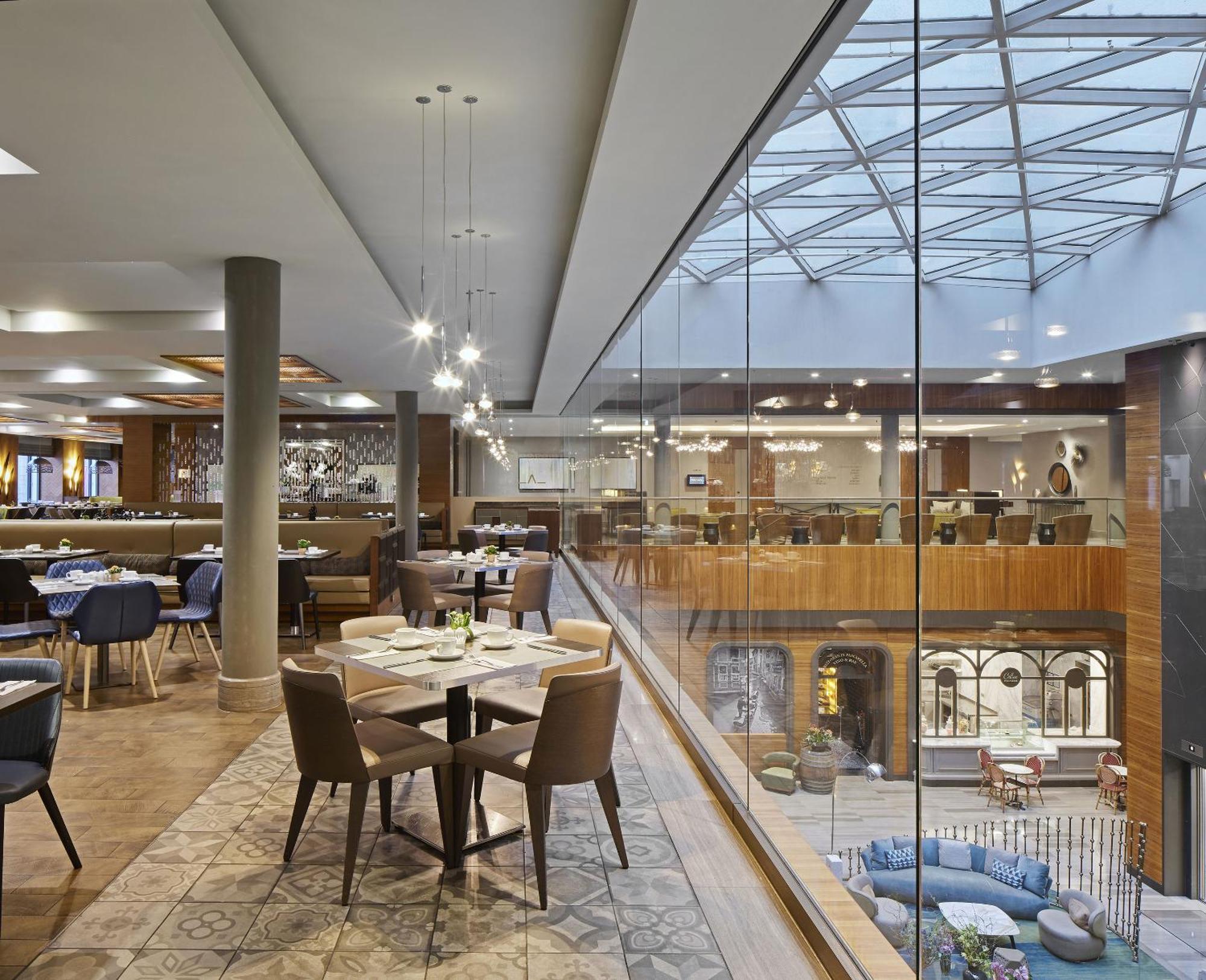 Отель Titanic Chaussee 4*
